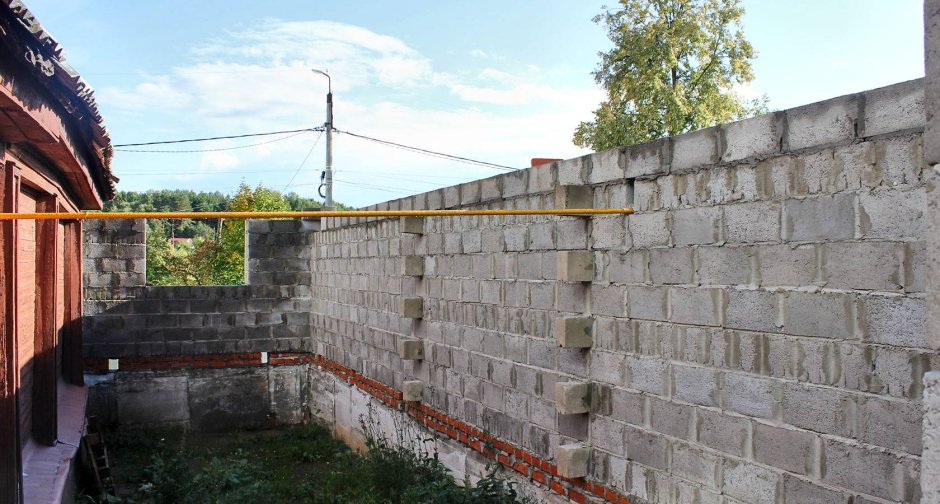 Забор из керамзитобетонных