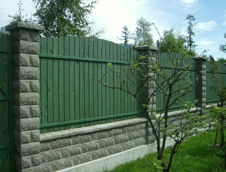 Забор из блоков и профнастила