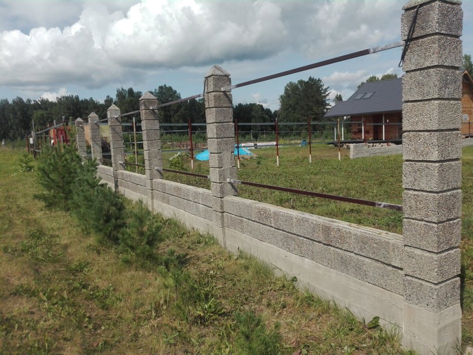 Столбы для забора из керамзитобетонных блоков