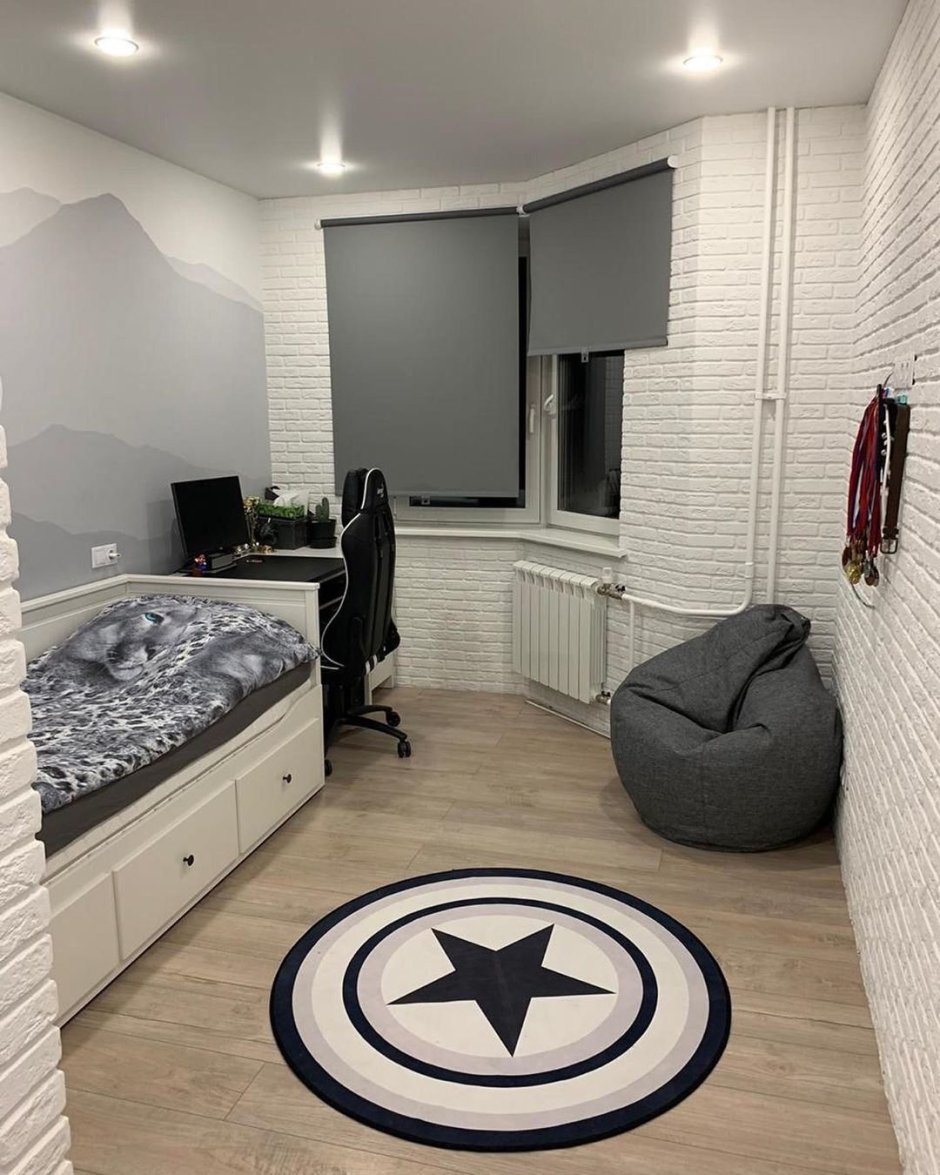 Люстра в комнату подростка