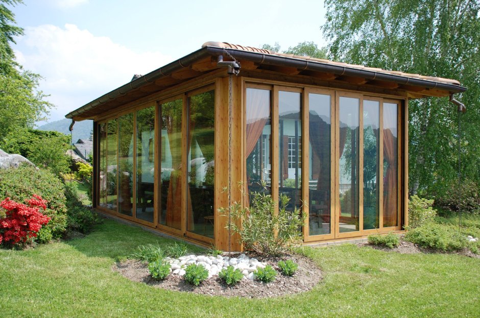 Красивые беседки с остеклением