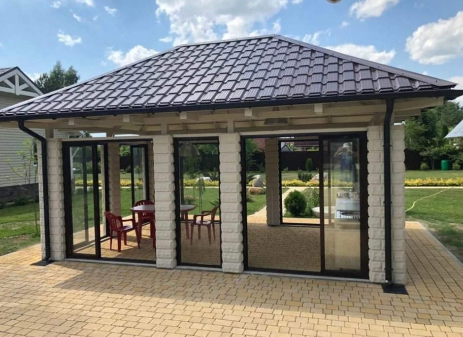 Кирпичная беседка 6х8 застеклённая