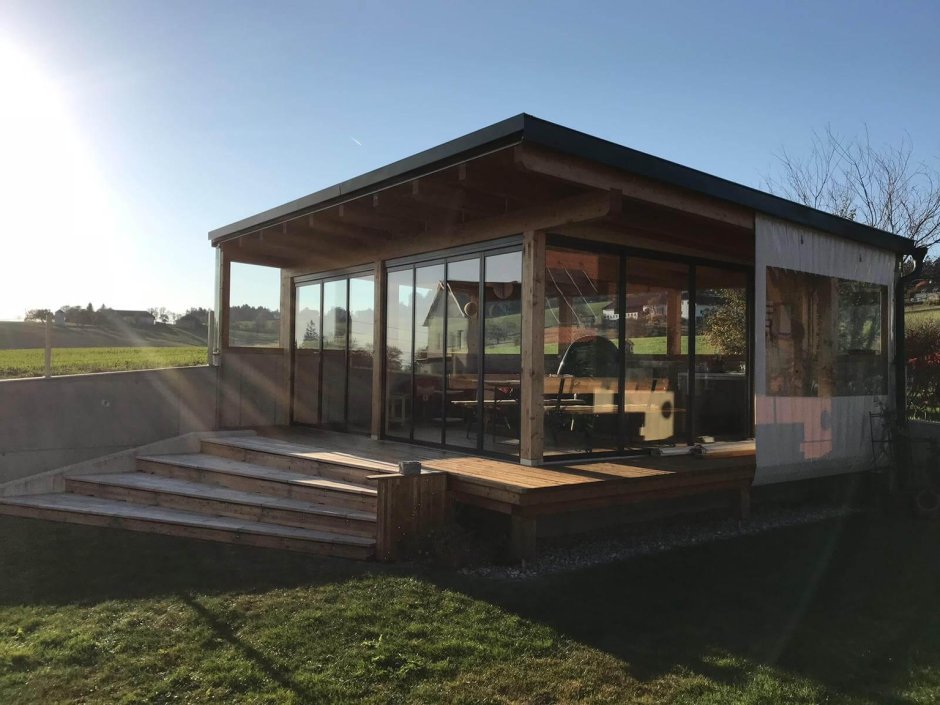 Беседка с панорамным остеклением и барбекю