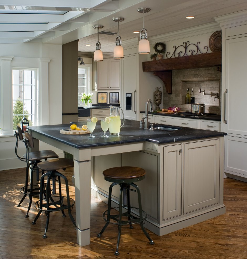 Остров на кухне с обеденной зоной