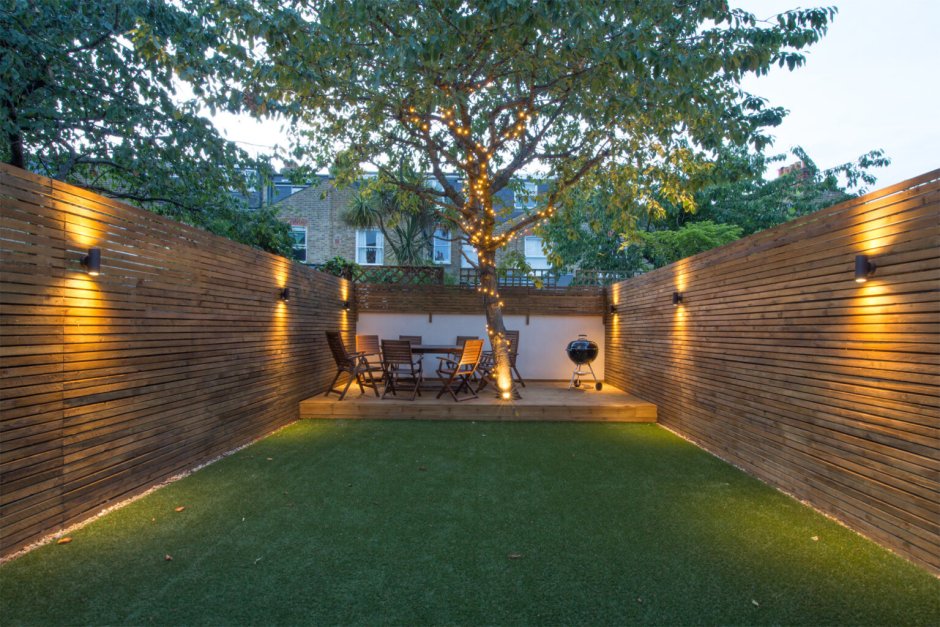 Озеленение и освещение на заборе