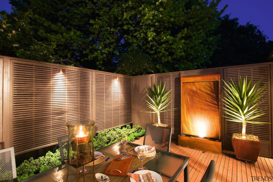 Красивый забор с подсветкой