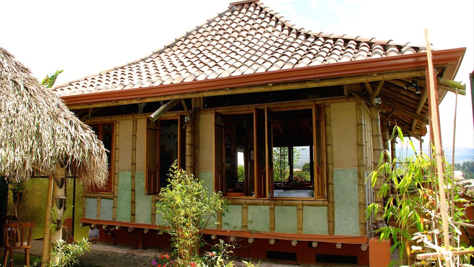 Старый бамбуковый дом