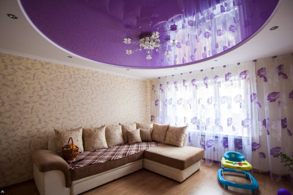 Натяжные потолки для зала