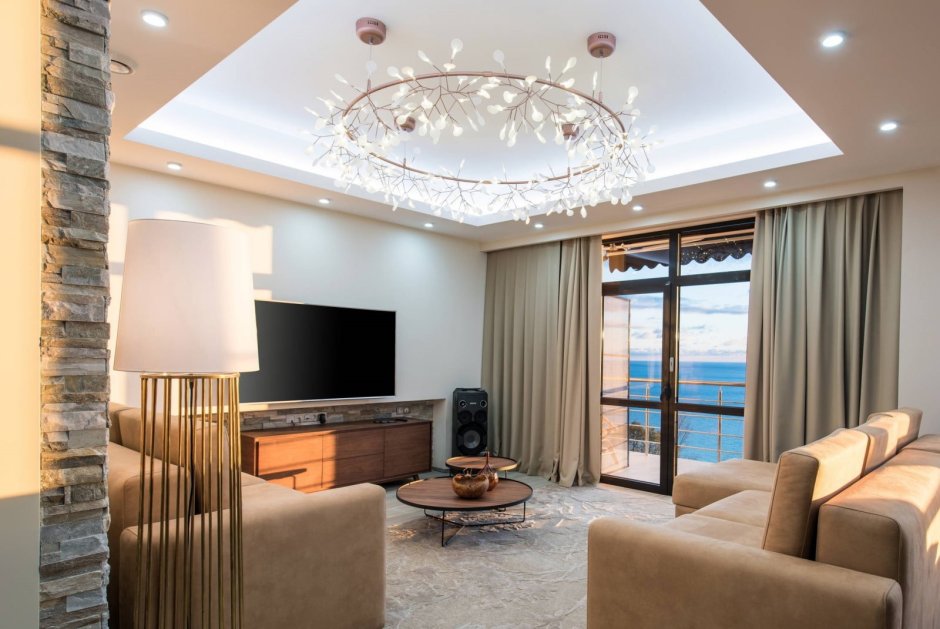 Многоуровневые натяжные потолки