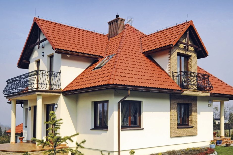 Дом с черепицей