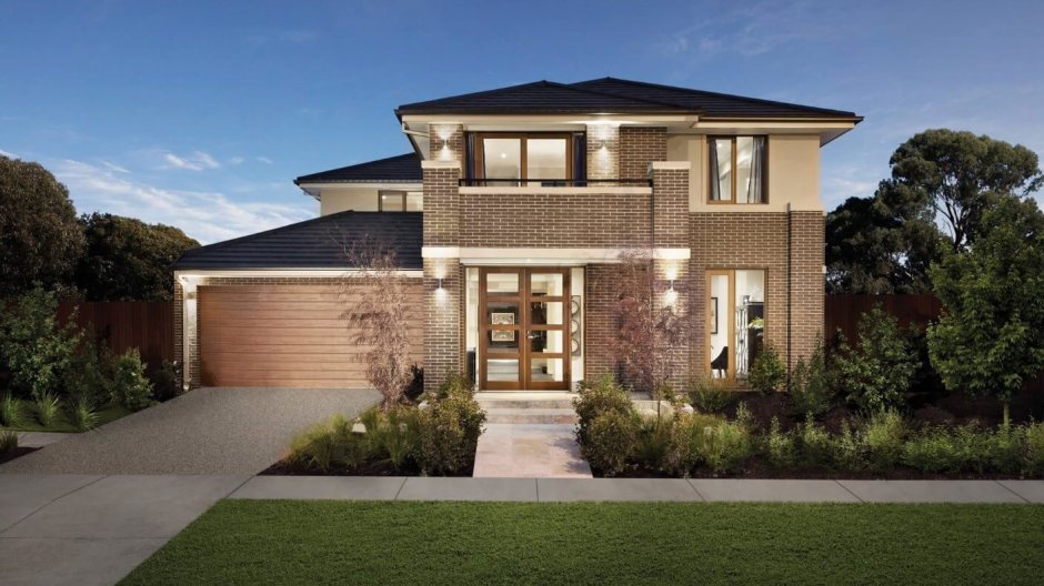 Белый дом с вальмовой крышей