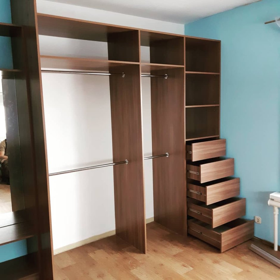 Расположение полок в шкафу купе