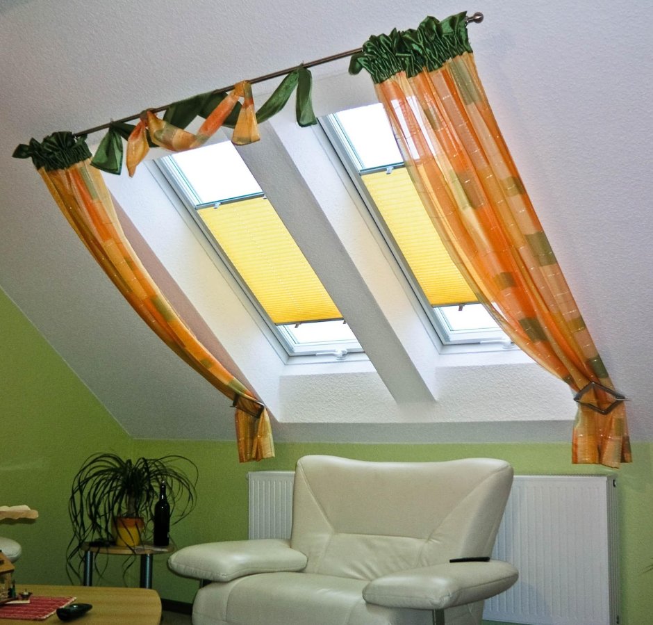 Шторы на наклонные мансардные окна