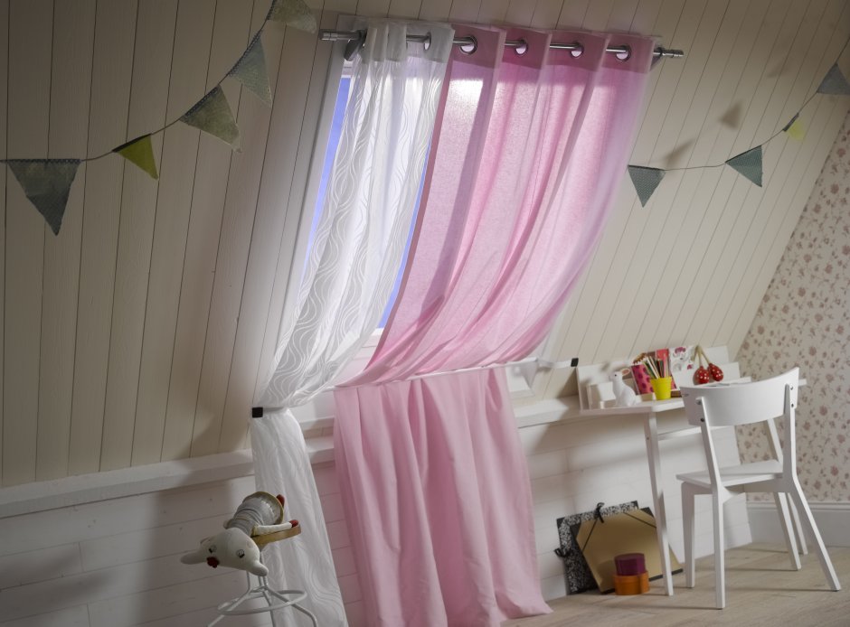 Тюль в детскую на мансарде