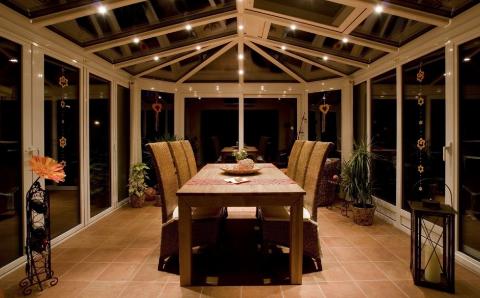 Натяжной потолок в беседке