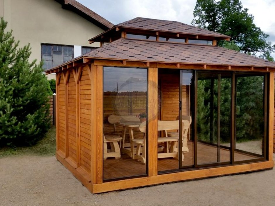 Беседка закрытая из фанеры