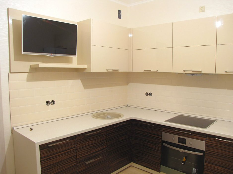 Угловая кухня без ручек