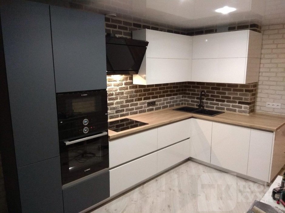 Кухня белый верх темный низ