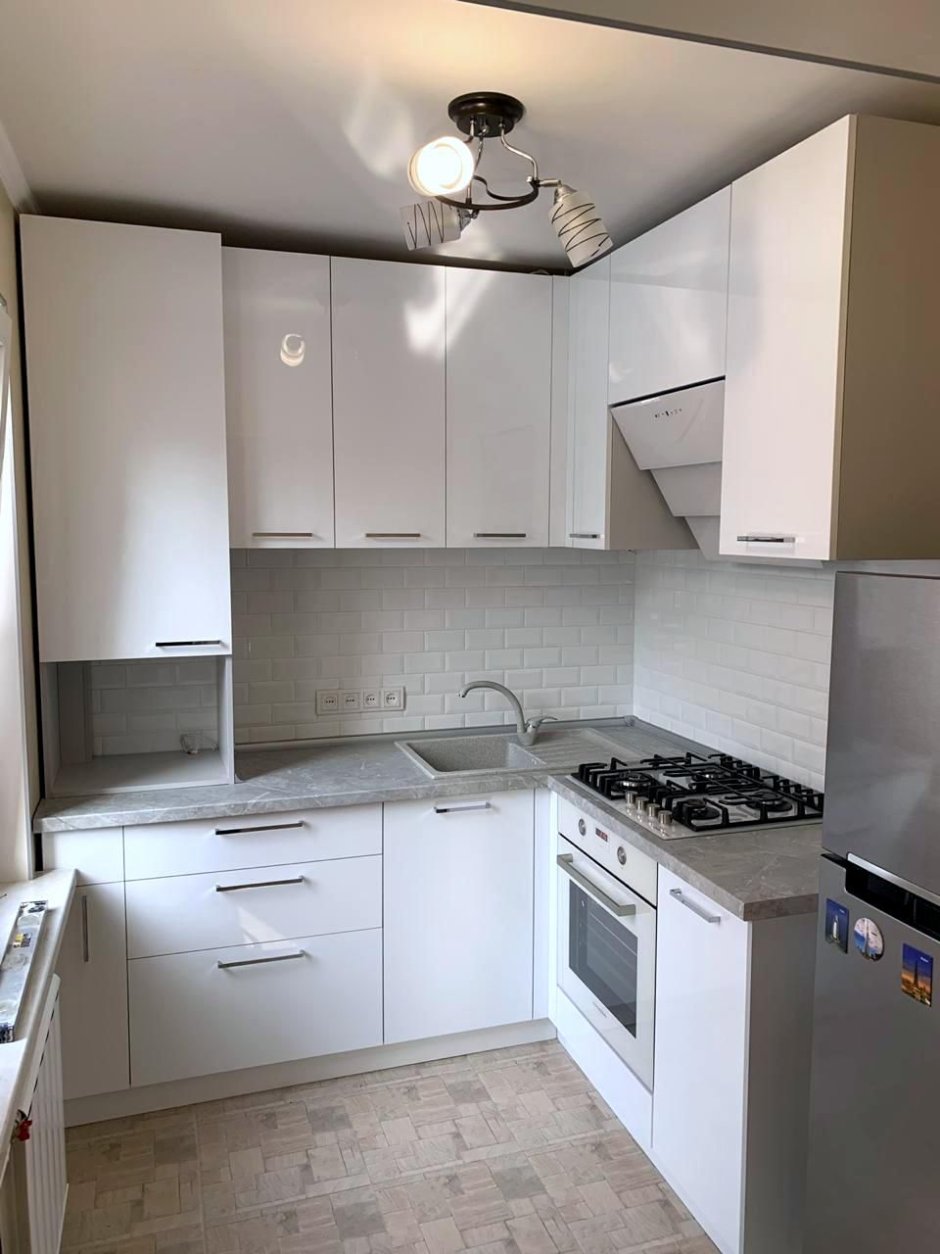 Серая матовая кухня