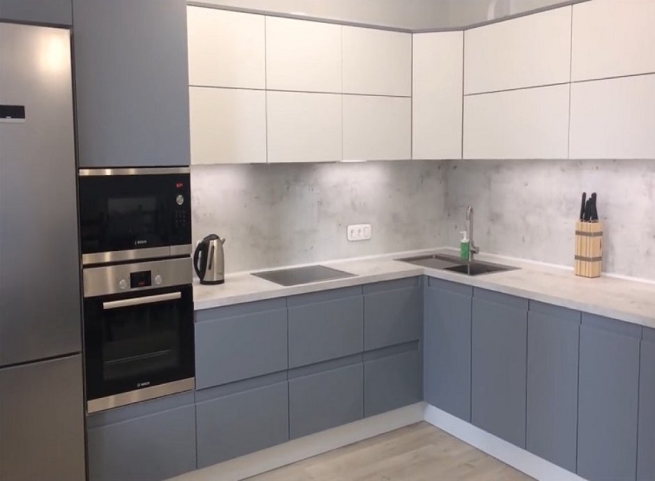 Кухня 2022 с ручками снизу