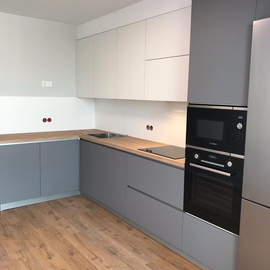 Кухонный гарнитур белый верх черный низ