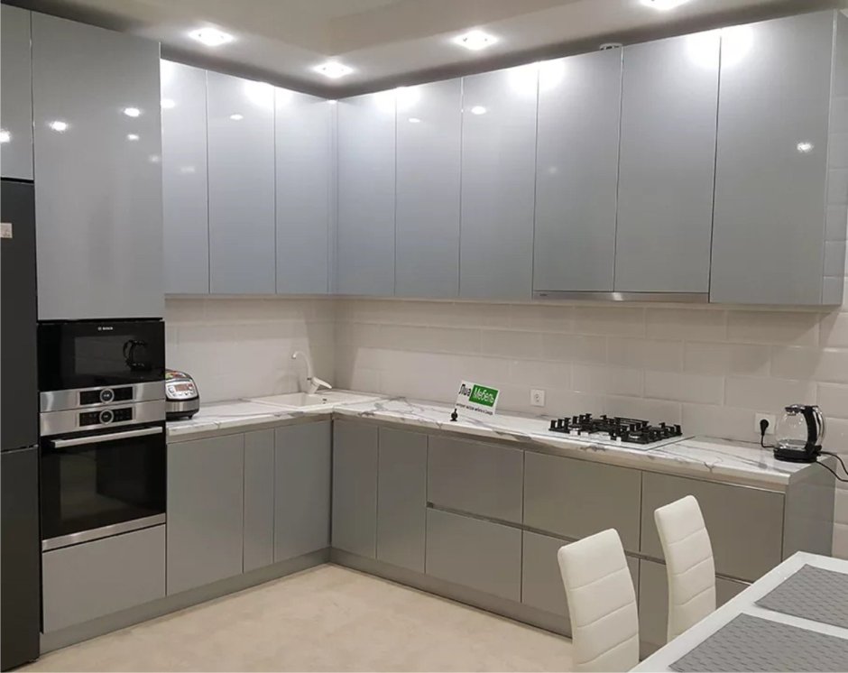 Современный кухонный гарнитур