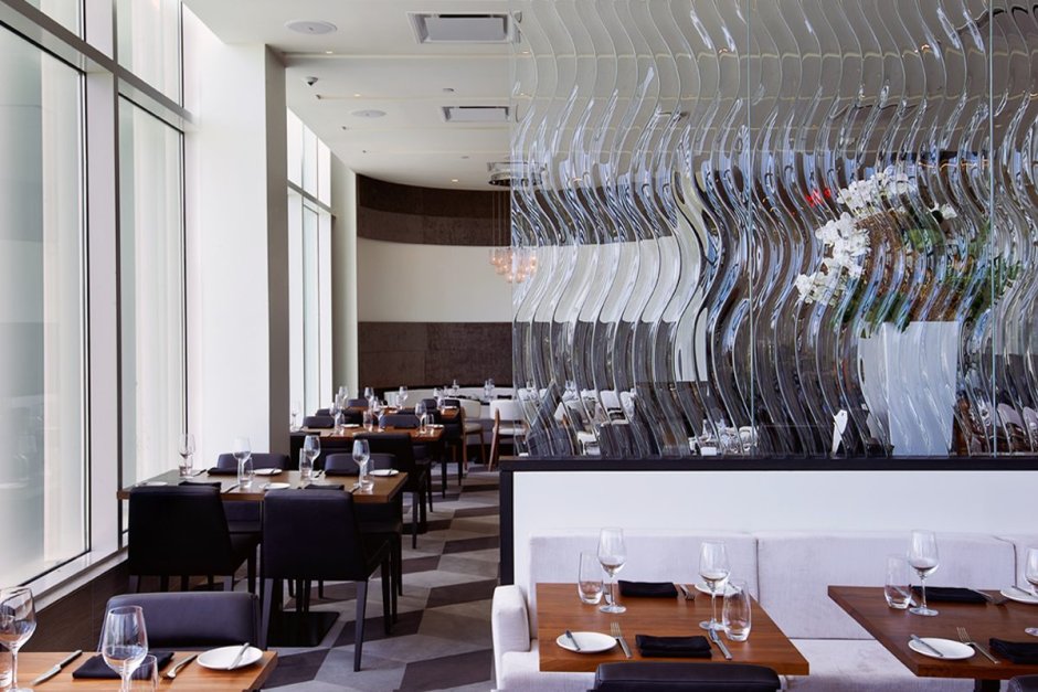 Волнистое стекло в интерьере