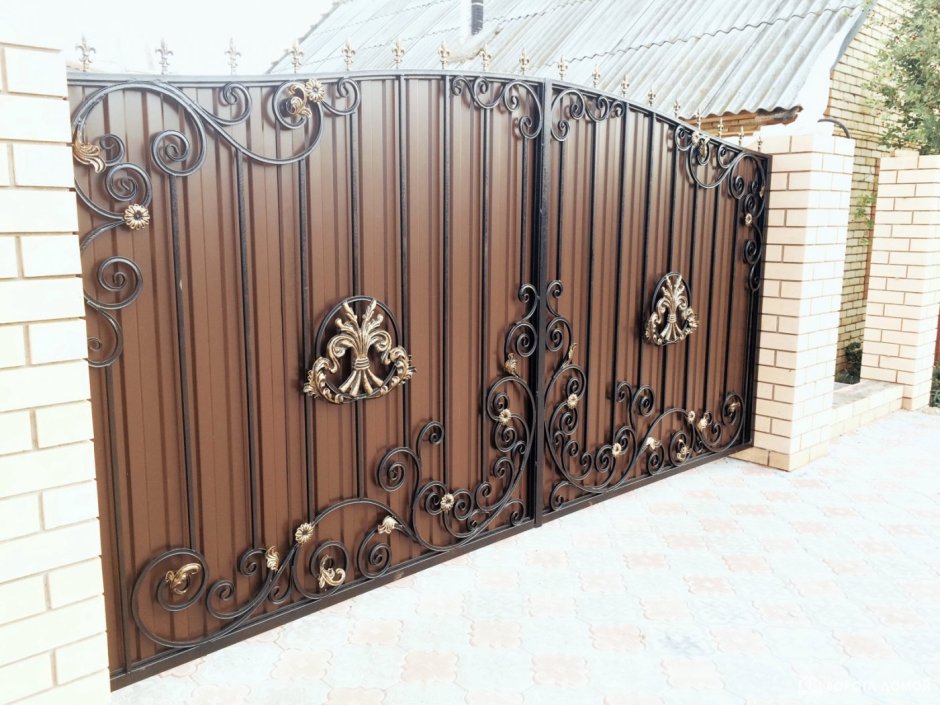 Кованые ворота коричневые