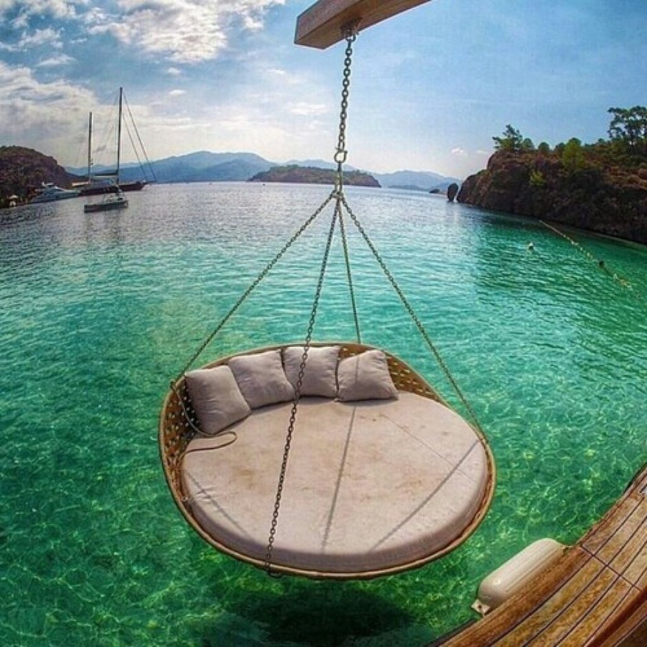 Качели над водой