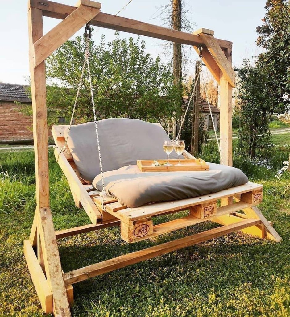 Качели из поддонов