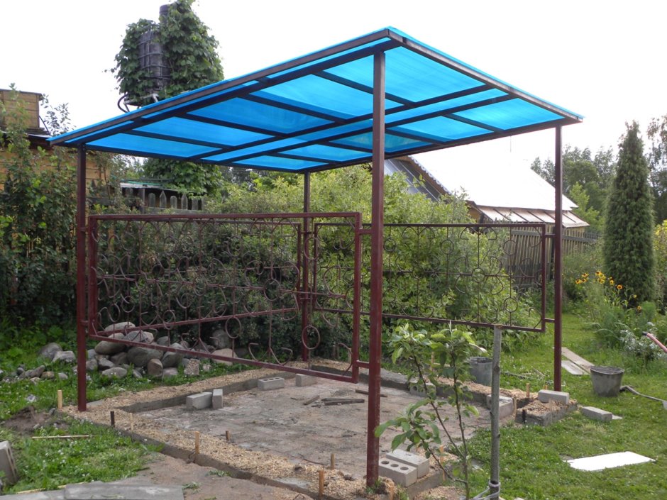 Беседка из профильной трубы с односкатной крышей