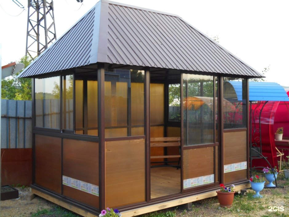 Беседка обшитая поликарбонатом