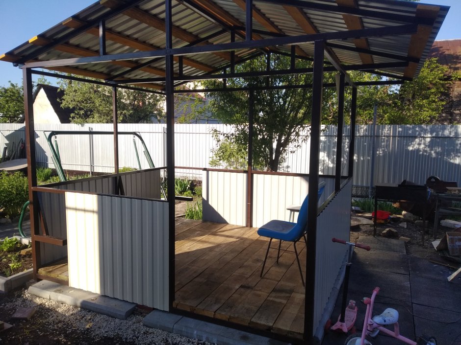 Отделка беседки из металла