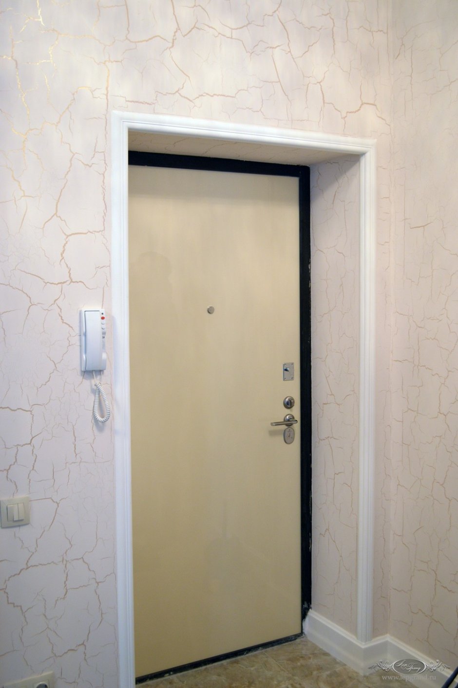 Откосы проема входной двери