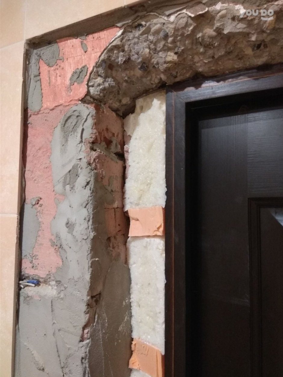 Отделка гипсовым камнем дверного проема