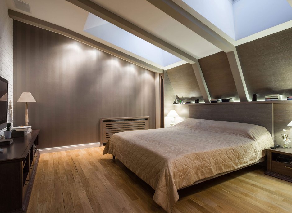 Спальня с мансардным потолком