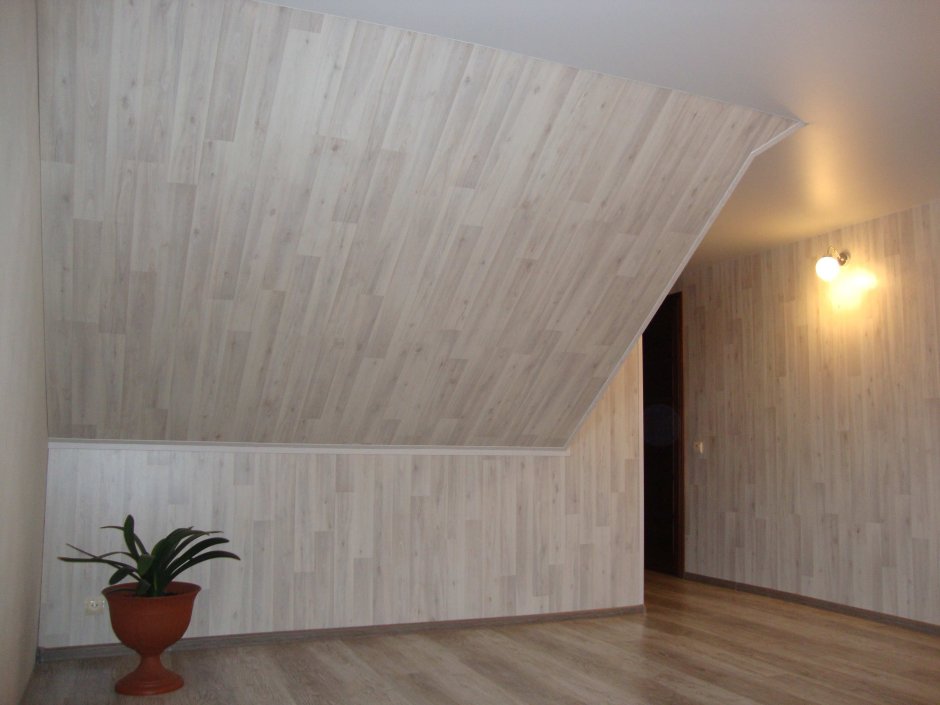 Отделка мансарды ламинатом