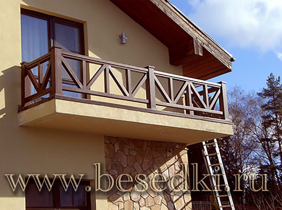 Ограждение балкона в стиле фахверк