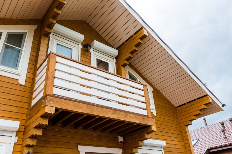 Деревянные перила для веранды
