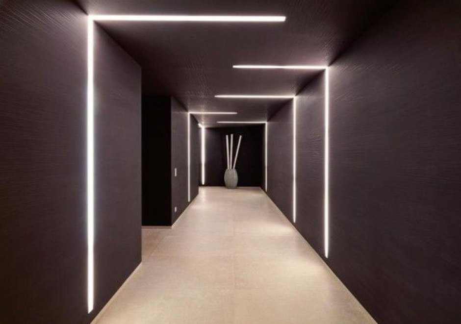 Освещение длинного коридора лофт