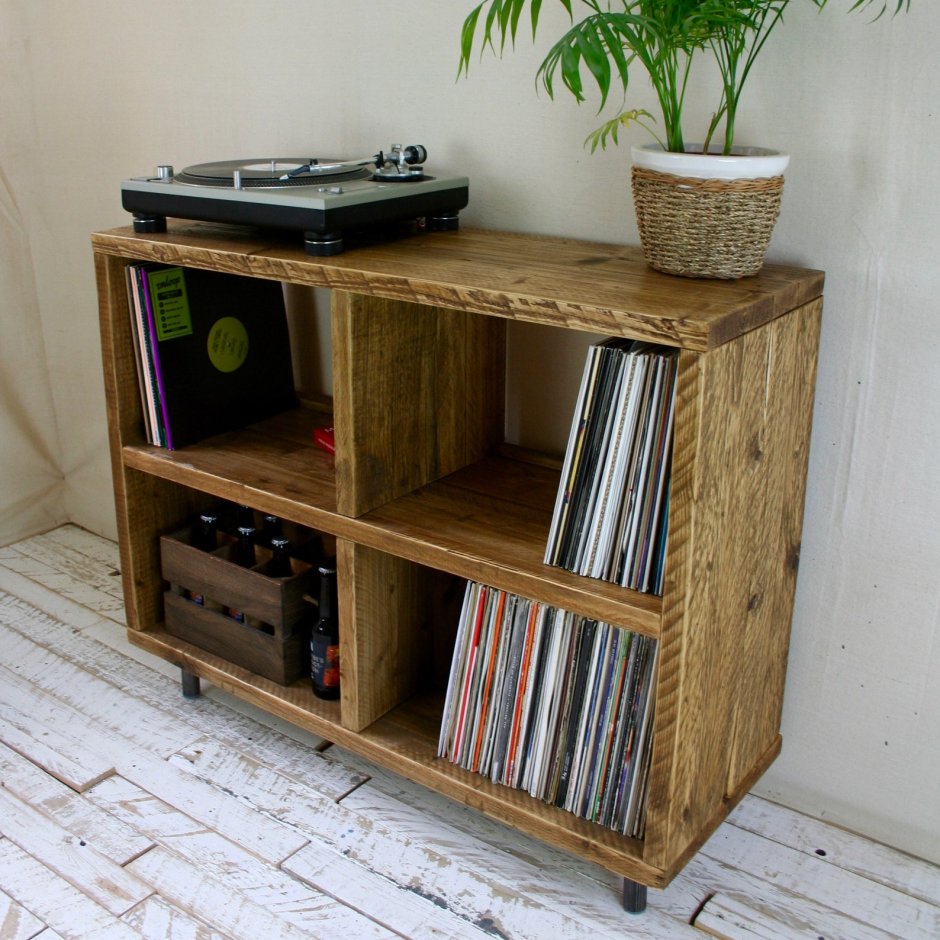 Винтажная тумба из дерева под проигрыватель