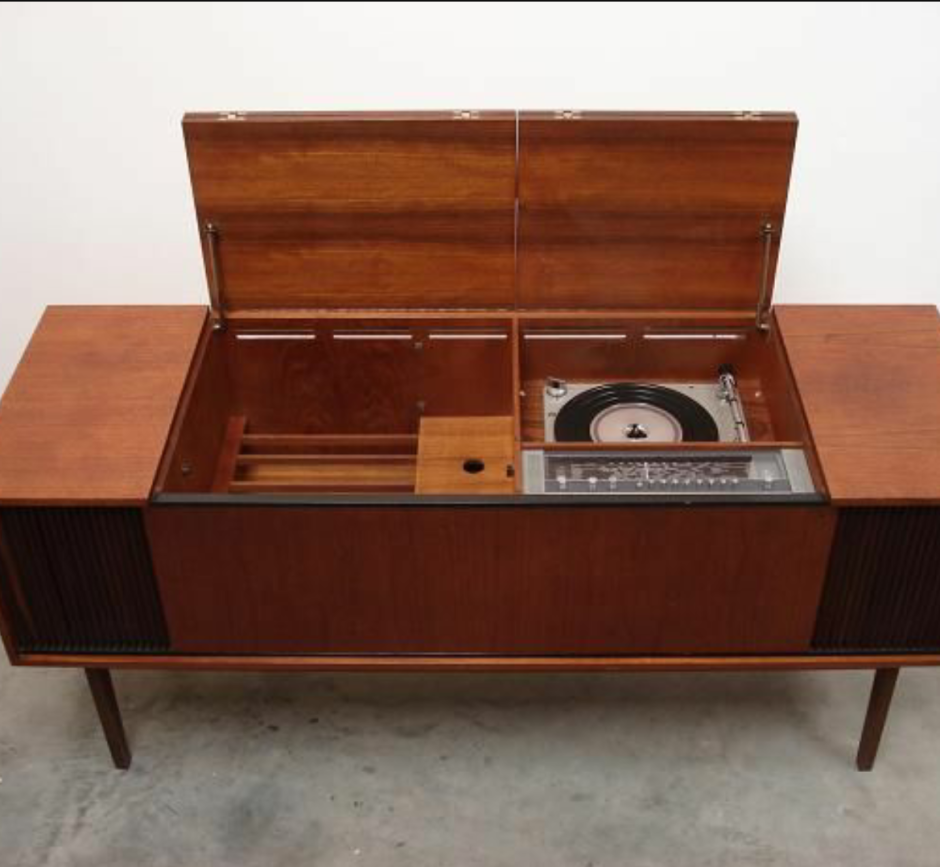 Полки настенные под пластинки