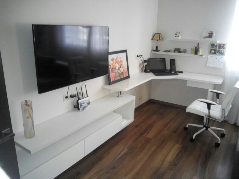 Тумба под телевизор и компьютер