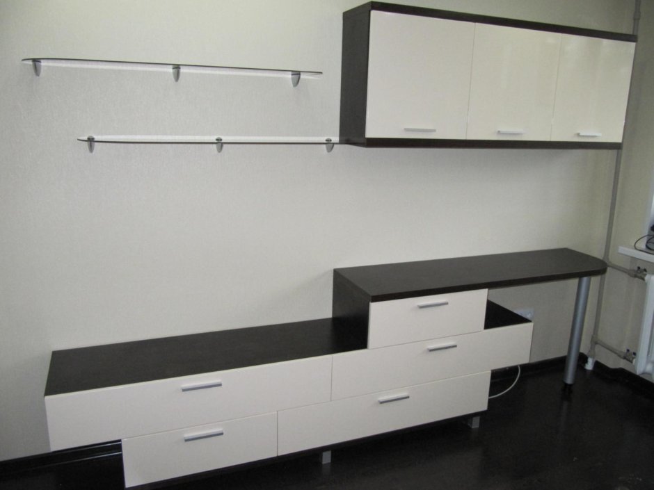 Тумба под телевизор с компьютерным столом