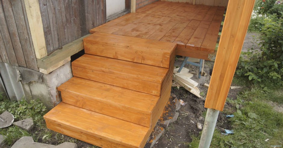 Деревянные ступеньки для крыльца