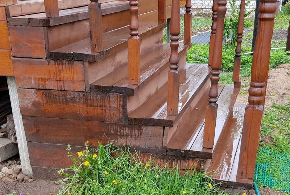 Деревянное крыльцо