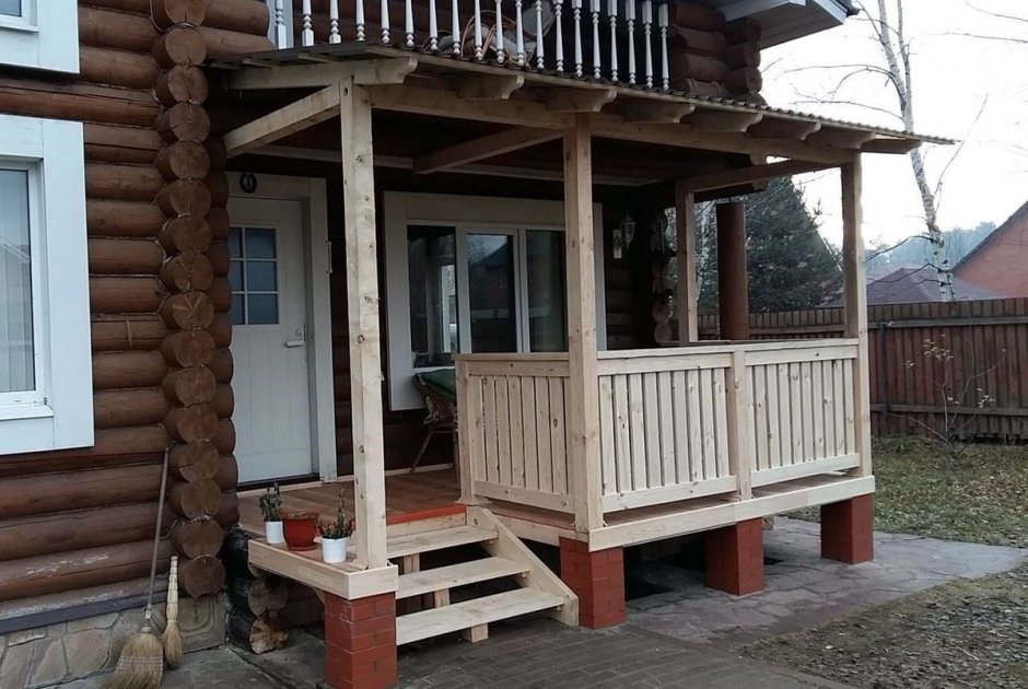 Деревянные ступеньки для крыльца