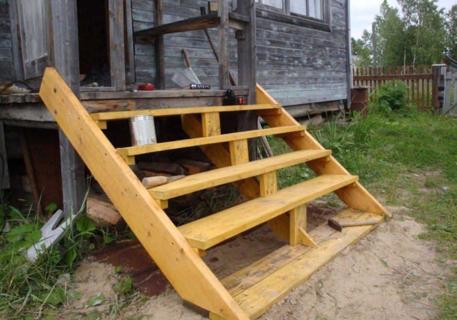 Деревянное крыльцо для дачи