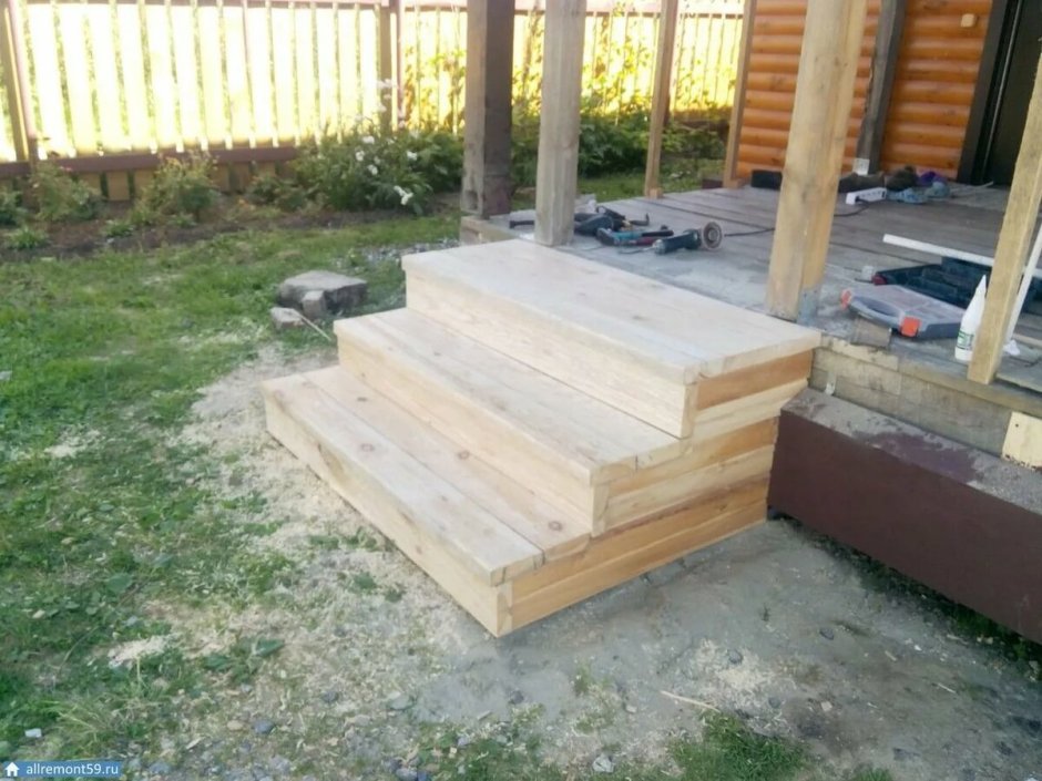 Ступеньки для крыльца на даче