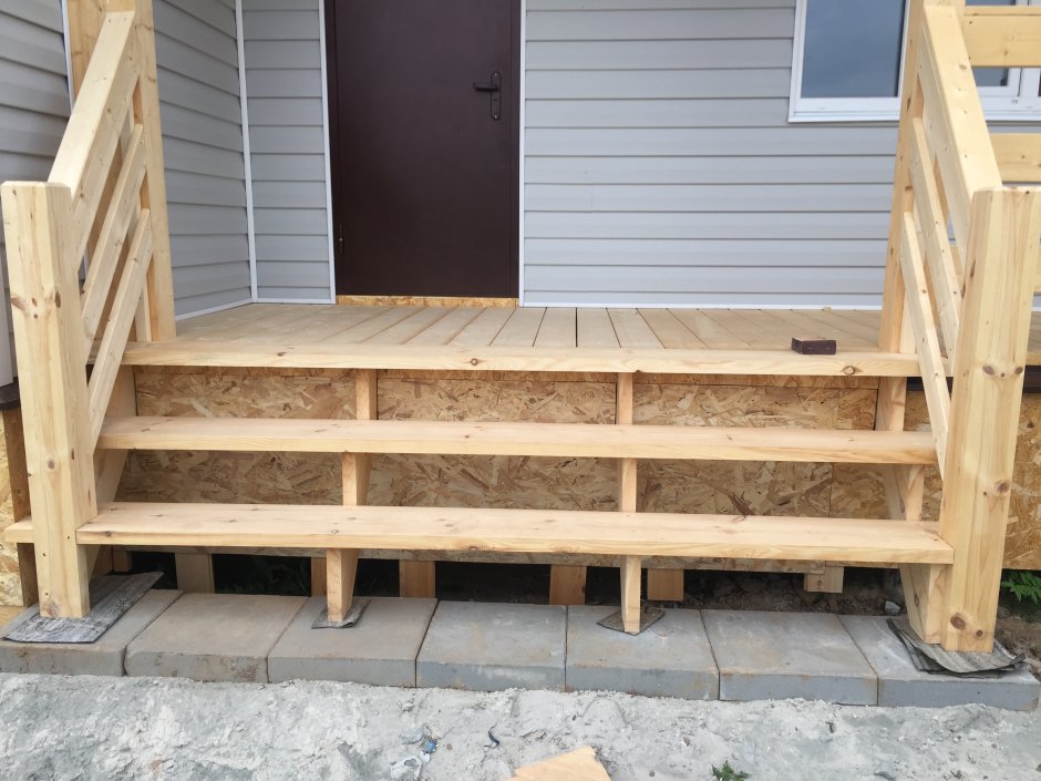 Ступеньки для хозблока